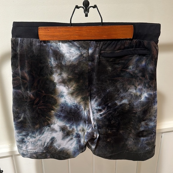 Leisure Lab Shorts - Picture 2 of 4